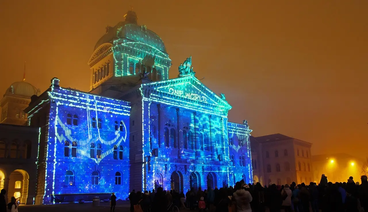 Hvad betyder psykologisk projektion i nære relationer?